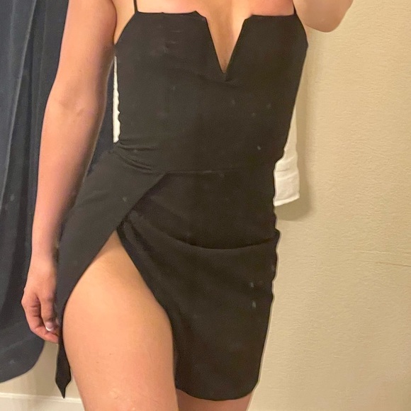 Got an XS and it’s too small for me! NEVER WORN! - Picture 2 of 9